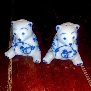 Vintage Bears Salt and Pepper Shakers